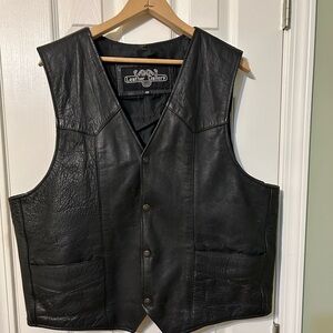 Leather Gallery’s Blk Leather Vest-Harley Davidson Eagle Emblem on Back. Sz. 48